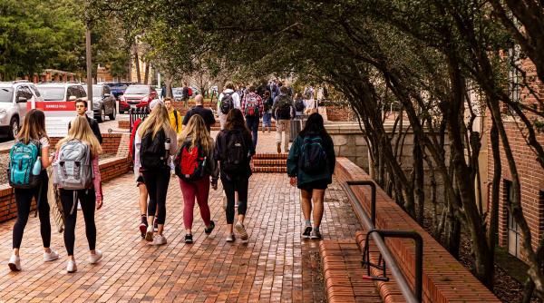 Mâine, începe un nou an școlar în condiții de pandemie. Reguli sanitare, obligatorii