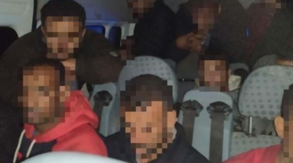 Șofer român, arestat în Ungaria după ce a fost prins cu 14 pasageri ilegali în microbuz