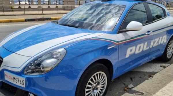 Italia. Un român, înarmat cu două cuțite, a încercat să jefuiască un cuplu. Bărbatul a ajuns direct în arest