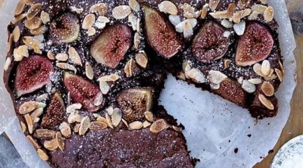 Tartă delicioasă cu ciocolată și smochine. Un desert irezistibil și rafinat