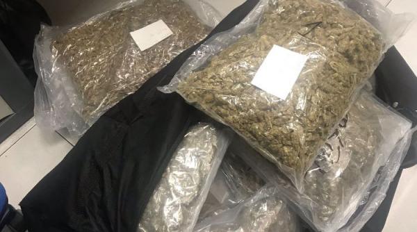 Doi traficanți de droguri au fost prinși în flagrant de poliția din Milano