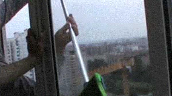 Belgia. Zeci de românce, exploatate și plătite cu salarii jignitoare de patronii conaționali