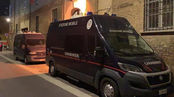 Italia. Român de 30 de ani, găsit MORT, spânzurat de balustrada balconului 