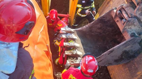 Muncitor, îngropat de viu în timp ce făcea săpături pentru canalizare