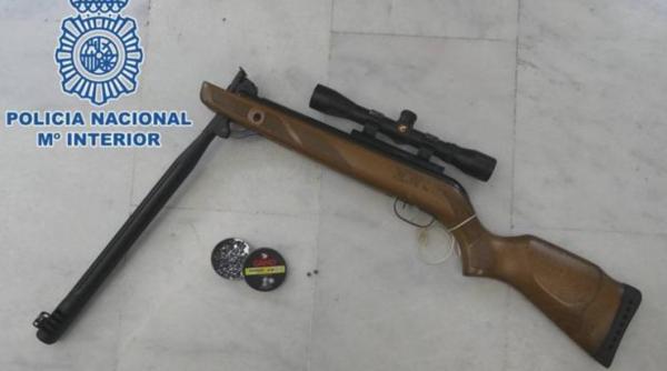 Român arestat în Spania, după ce a tras cu pușca cu alice după patru prieteni cărora le datora bani