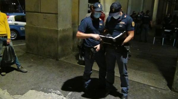 Un magazin din Novara, bombă toxicologică. Gândacii colcăiau pe masa de tranșare