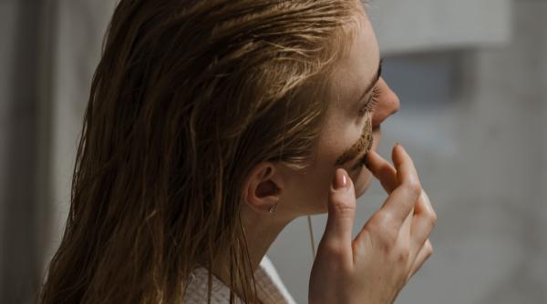 Zaț de cafea: Secretul părului strălucitor și cu volum de invidiat. Cum să folosești restul de la cafea pentru a avea un scalp sănătos