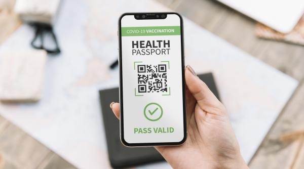 Certificatul verde, obligatoriu în restaurante, la nunți și la activități în spații închise începând de luni, în România