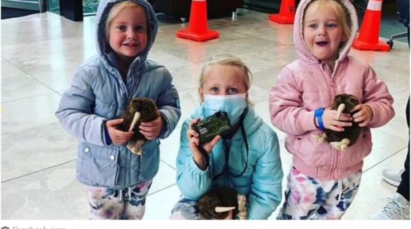 O mamă și-a ucis cele trei fiice după ce au ieșit din izolare. Tatăl a descoperit cadavrele