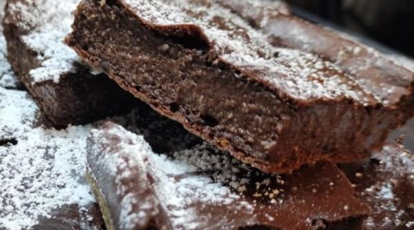 Negresă de ciocolată ultra dietetică. Fără unt și fără lapte, perfectă pentru cei care urmează o dietă