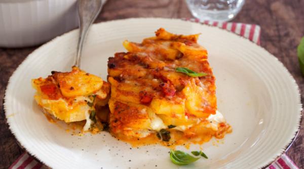 Musaca italiană, cu cartofi și parmezan. E pur și simplu un deliciu!