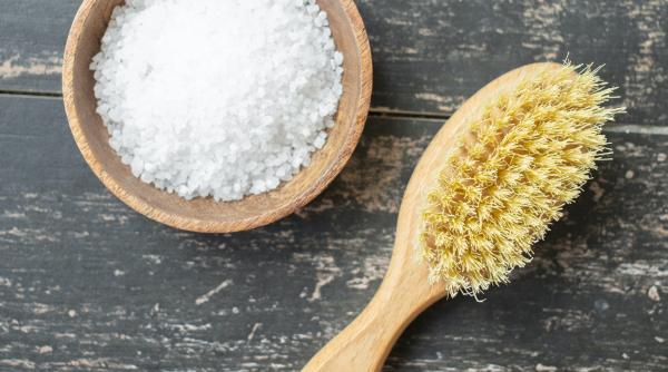 Sarea, ingredientul secret al bunăstării casei tale: Curăță toată energia negativă, nu doar impuritățile. Iată ce ai de făcut!