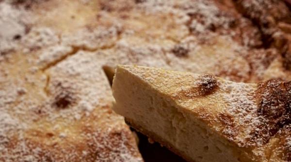 Tort cu cafea, fără unt, fără lapte și fără făină. Un desert delicios, cu o aromă intensă. O felie are doar 170 de calorii 