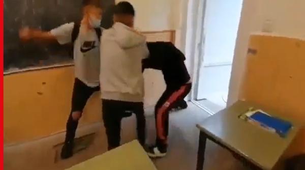 Elev român internat la Psihiatrie, după o bătaie la şcoală. Alți trei elevi reţinuţi: „Cum am învățat la box! Dă-i!“ (VIDEO)