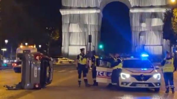 Franța. O şoferiţă a lovit cu mașina trecătorii de pe Champs-Elysees. Mai multe victime - VIDEO