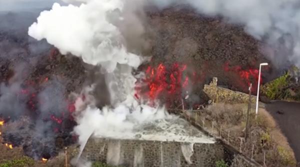 Infern în Spania: continuă erupția vulcanului din La Palma. Aproximativ 10.000 de persoane sunt evacuate de pe insulă