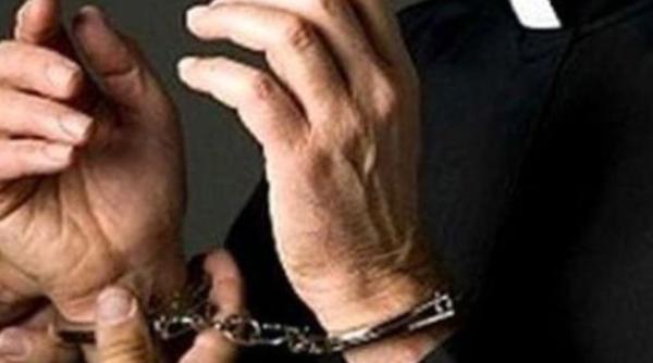Italia. Preot suspectat că a omis să spună, la petreceri deocheate, că este seropozitiv