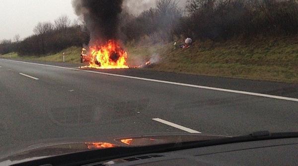 Scene de groază în Bosnia. Ultrașii au vrut să-i ardă de vii pe arbitri