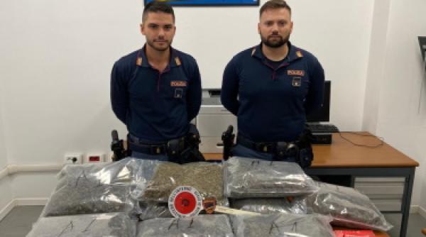 Oprită pentru un control, i s-au găsit 10 kg de marijuana în garaj