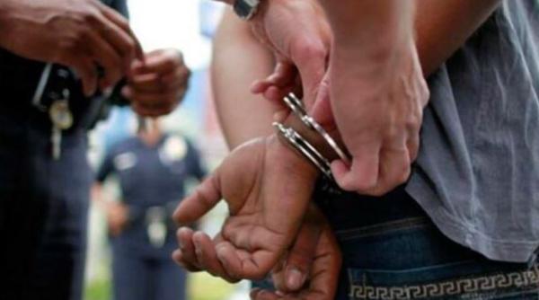 19 români bănuiți că au furat fier vechi dintr-o fostă fabrică, reținuți