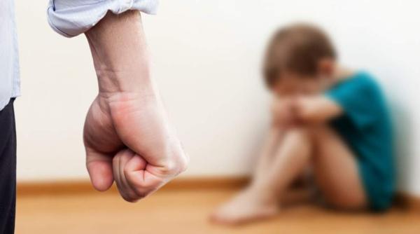 Abuzurile asupra copiilor vor fi semnalate la numărul unic de telefon 119. Cine poate apela