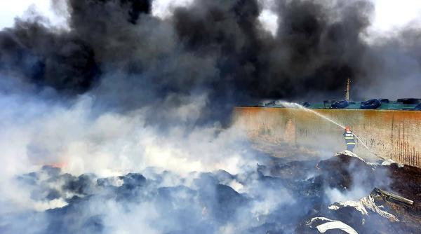 Incendiu puternic  în Giurgiu. Aerul a devenit irespirabil