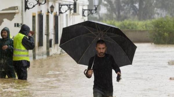 MAE: Atenţionare de călătorie în Spania. Coduri portocaliu şi galben de precipitaţii, furtuni şi vânt de coastă