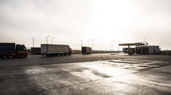 Marea Britanie va acorda 10.500 de vize temporare de muncă pentru a atenua lipsa flagrantă de şoferi de TIR. Cât timp sunt valabile