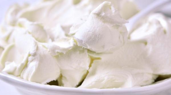 Cremă cu ricotta pentru prăjituri, cu doar 120 de calorii. Este atât de bună încât poate fi servită la desert 