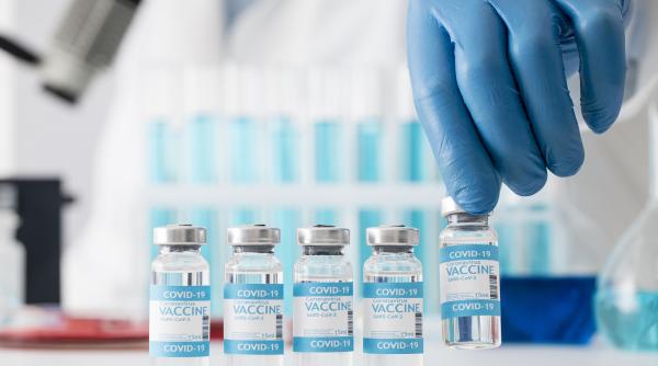 România începe, mâine, vaccinarea anti-Covid cu a treia doză. În ce condiții se va face imunizarea