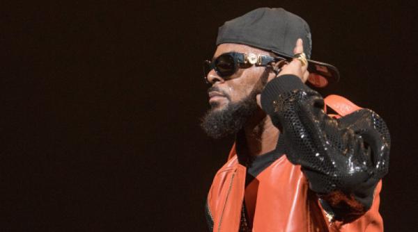 De pe scenă, direct în închisoare. Celebrul R Kelly a fost acuzat de viol și pedofilie