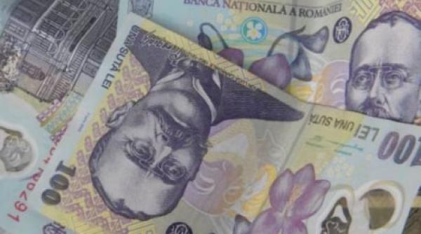 Dosar penal pentru o româncă, care a găsit 2.500 de lei pe o stradă din Piteşti