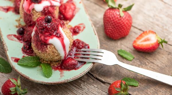 Turogomboc sau găluște cu brânză de vaci și pesmet. Un desert rapid, pufos, mult mai bun decât papanașii clasici