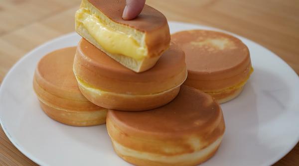 Clătite umplute cu cremă de lapte: Rețeta fabuloasă pentru un mic dejun dietetic, dar surprinzător