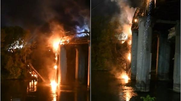 Italia. Incendiu de proporții, în Roma. Podul de Fier s-a prăbușit în Tibru - FOTO