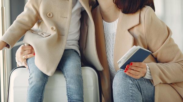 Italia. Mamă româncă, acuzată că și-ar fi răpit fetița de 4 ani: Interceptate într-un zbor spre România