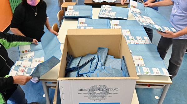 Alegeri locale în Italia. Participare fără precedent în ultimii 20 de ani