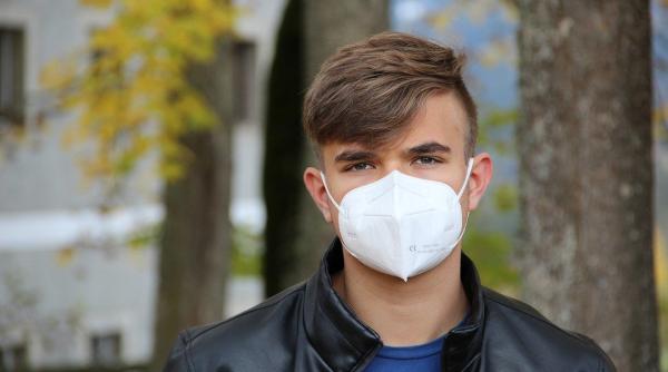 Excepţiile de la obligativitatea purtării măștii de protecție, decise azi