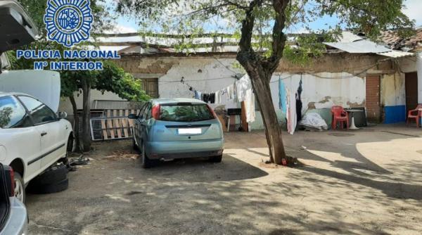 Spania. Doi români, tată și fiu, au exploatat zeci de muncitori. Îi țineau în condiții inumane și îi puneau să muncească fără bani