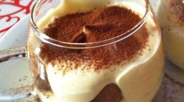 Tiramisu cremos fără ouă și fără mascarpone. Se prepară ușor, rapid și este cu adevărat rafinat