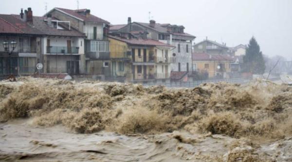 Italia e sub apă. Românilor li se recomandă să nu călătorească în această țară