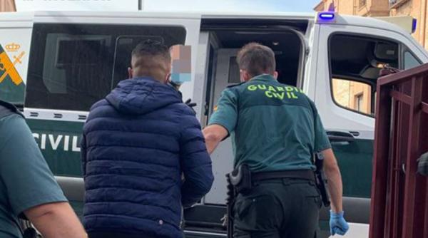 Spania. Patru români au jefuit o cramă. Bărbații au sustras mai multe sticle de vin și un telefon mobil