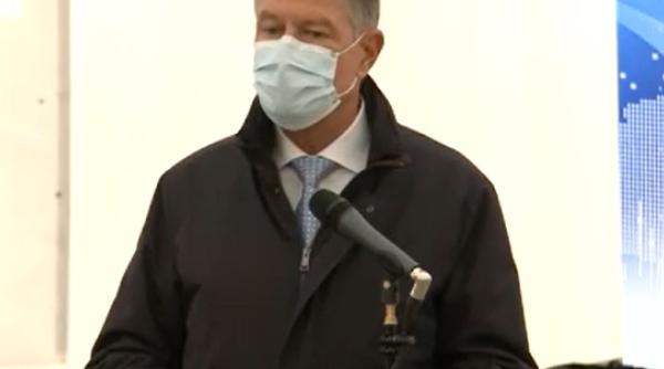 Iohannis face apel la români să se vaccineze: Valul 4 ne-a lovit foarte rău 