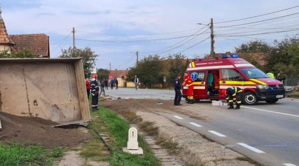 O femeie murit pe loc, după ce a mașina ei a fost spulberată de o camionetă în Mureș