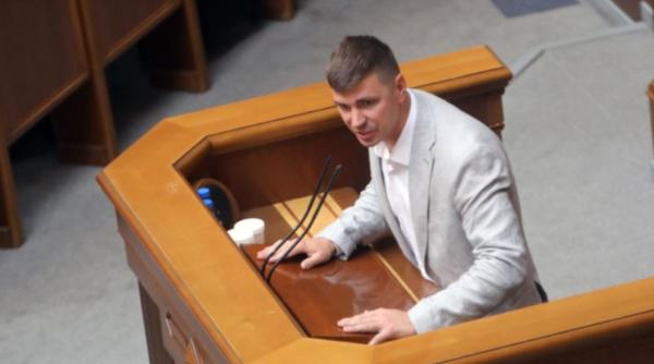 Deputat, găsit mort într-un taxi. Politicianul era implicat într-o anchetă de corupție din Armată