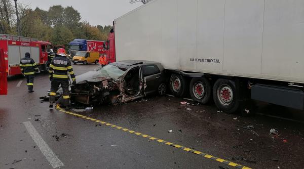 Accident grav pe Valea Oltului, în această dimineață. Un TIR a intrat pe contrasens, într-o mașină care circula regulamentar 