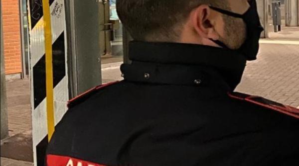 Italia. Româncă, bătută crunt de fostul soț, de față cu doi minori. Bărbatul dorea să se răzbune pe mama copiilor săi