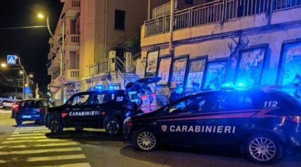 Italia. Român, prins în timp ce forța portiera unei mașini cu un cuțit. Bărbatul a încercat să-și piardă urmele