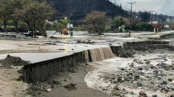 Dezastru pe insula Evia. Zeci de oameni au fost evacuați din cauza inundațiilor