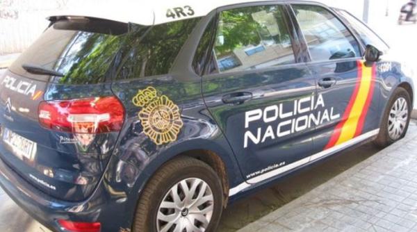 Spania. Un român înarmat a jefuit un magazin. Hoțul l-a amenințat pe proprietar și a fugit cu o pungă plină cu bani 